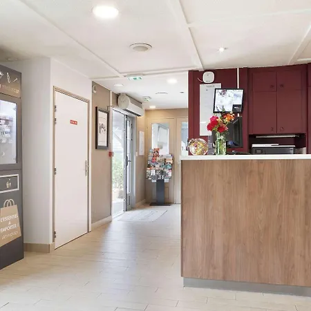 Orly Hotel 3*